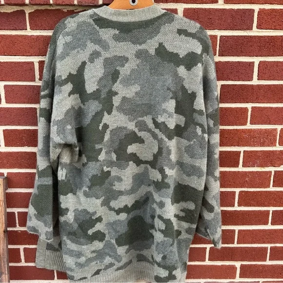 4/$20 American Eagle Sweater Cardigan - Picture 2 of 3